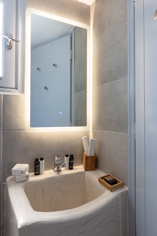 Divino Suites - Adults Only,,3 star