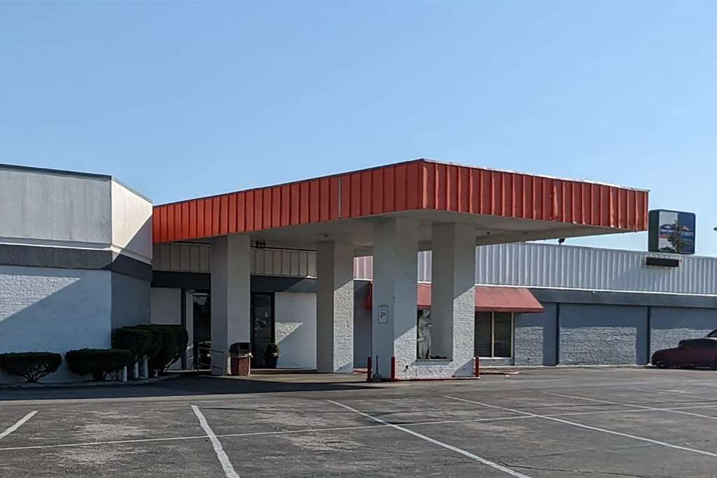 Howard Johnson By Wyndham Hannibal,,2.5 star