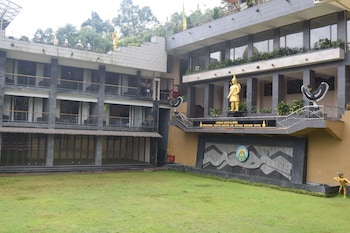 Oro Montana Hotels And Resort,Barbing Area,4 star