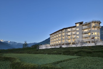 juSTa Grand View Resort And Spa (Centrally Heated Resort), Shuru, Manali,4 star