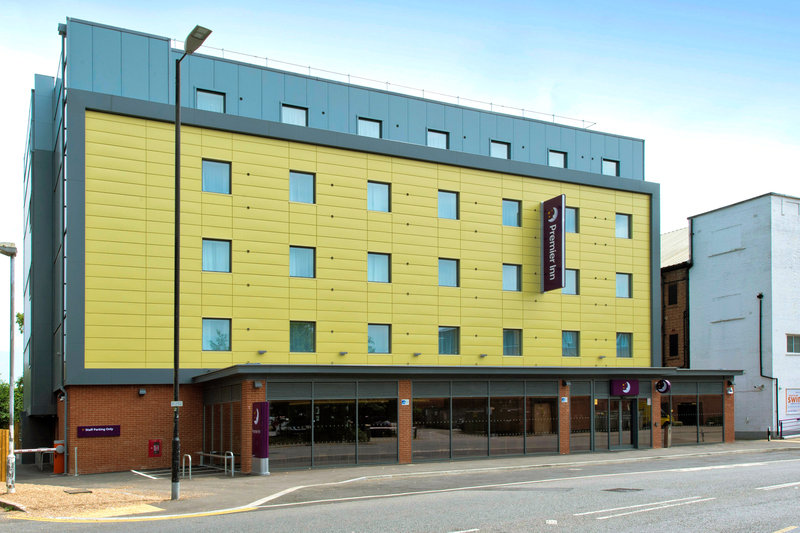 premier inn newbury town centre