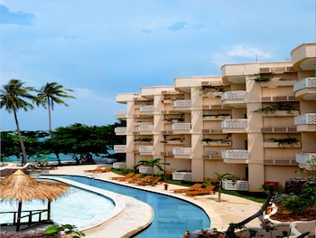 Hawaii Resort Family Suites,,2.5 star
