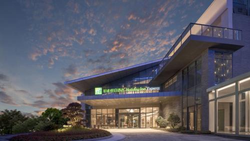 Holiday Inn Express Tengchong Hot Spring, An Ihg Hotel,,3 star