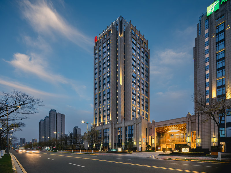 Hualuxe Kunshan Huaqiao, An Ihg Hotel,,3 star
