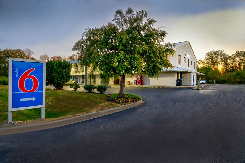 motel 6 jeffersonville in louisville