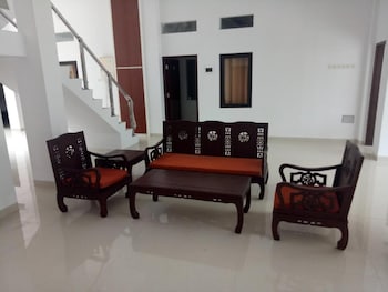 reddoorz near jawa timur park 3
