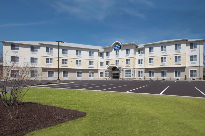 Days Inn & Suites By Wyndham Altoona,Bellwood>>Altoona,2.5 star