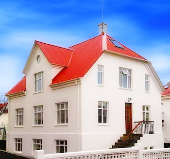 refurinn reykjavik guesthouse hostel