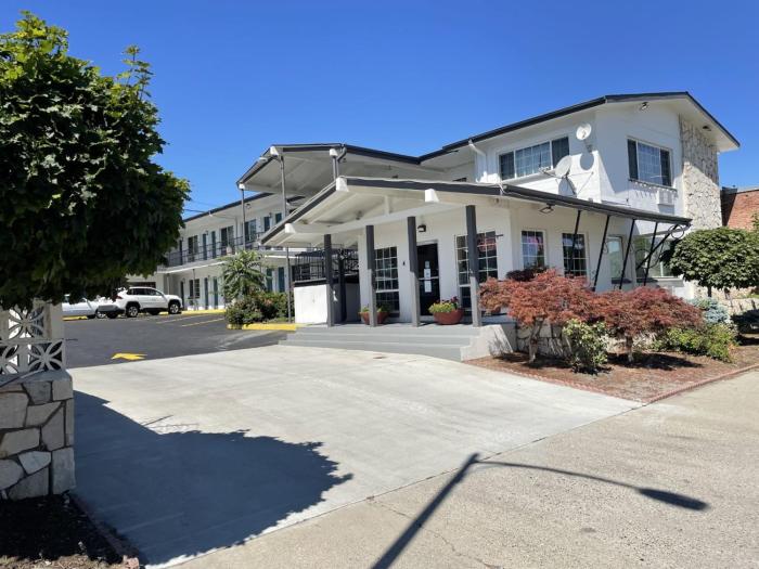 downtown inn