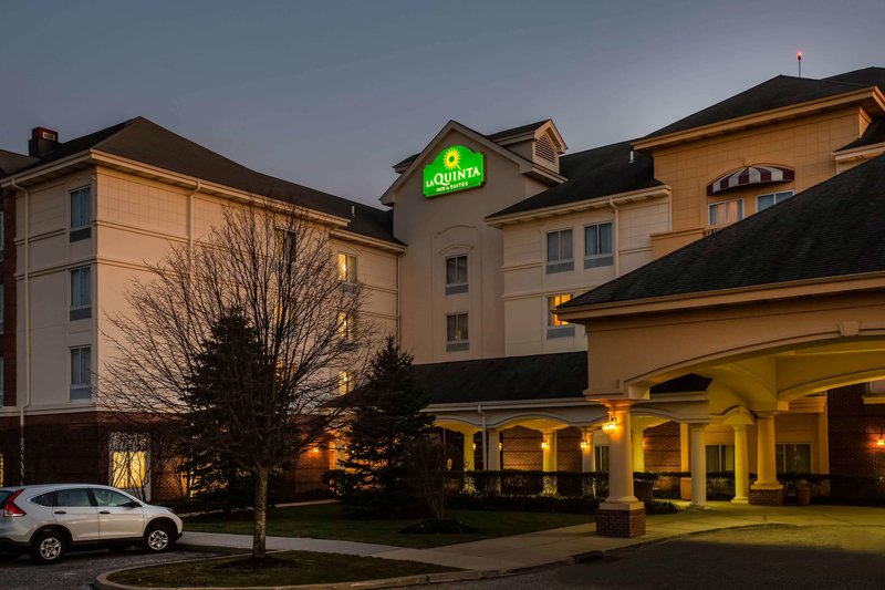 La Quinta Inn & Suites Islip,Farmingville>>Bohemia,2.5 star