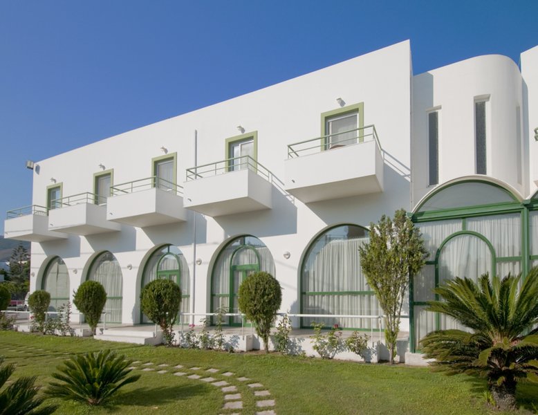 alexandra beach hotel