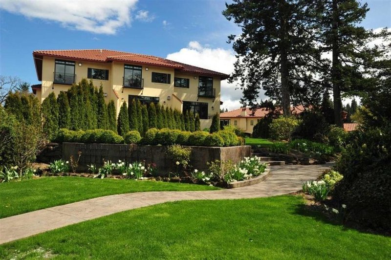 Columbia Cliff Villas Hotel,Hood River>>Carson,3 star