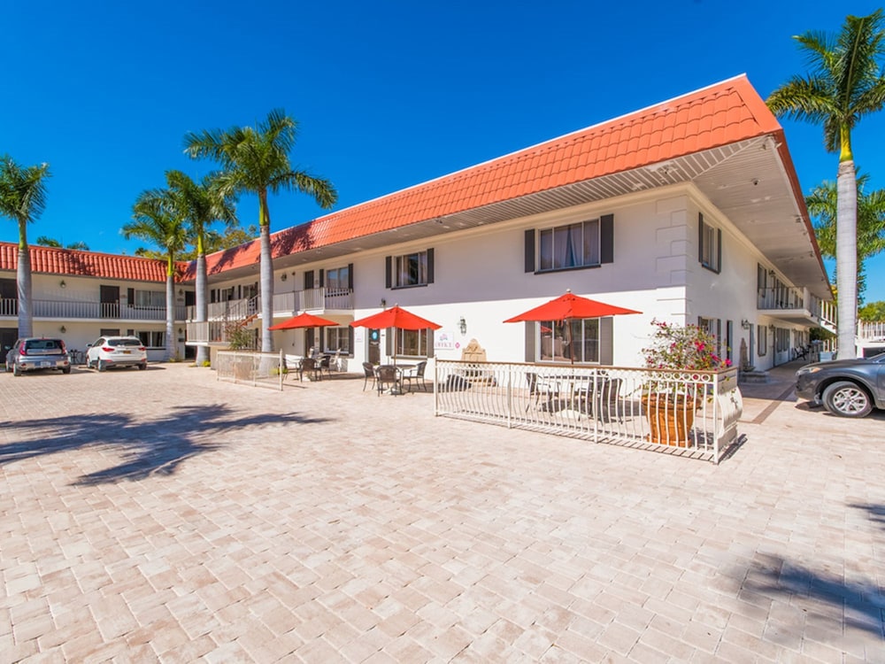 Hibiscus Suites - Gateway To Siesta Key,Fort Myers>>Florida,2.5 star