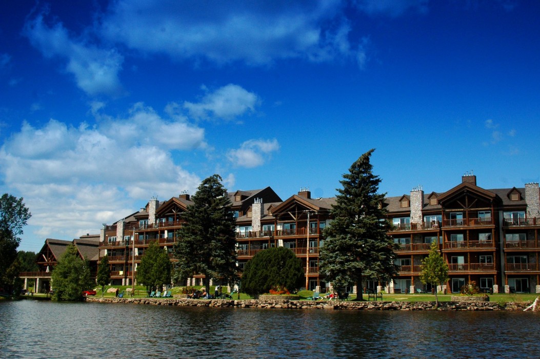 Le Grand Lodge Mont-Tremblant,Quebec City>>Mont-Tremblant,3.5 star