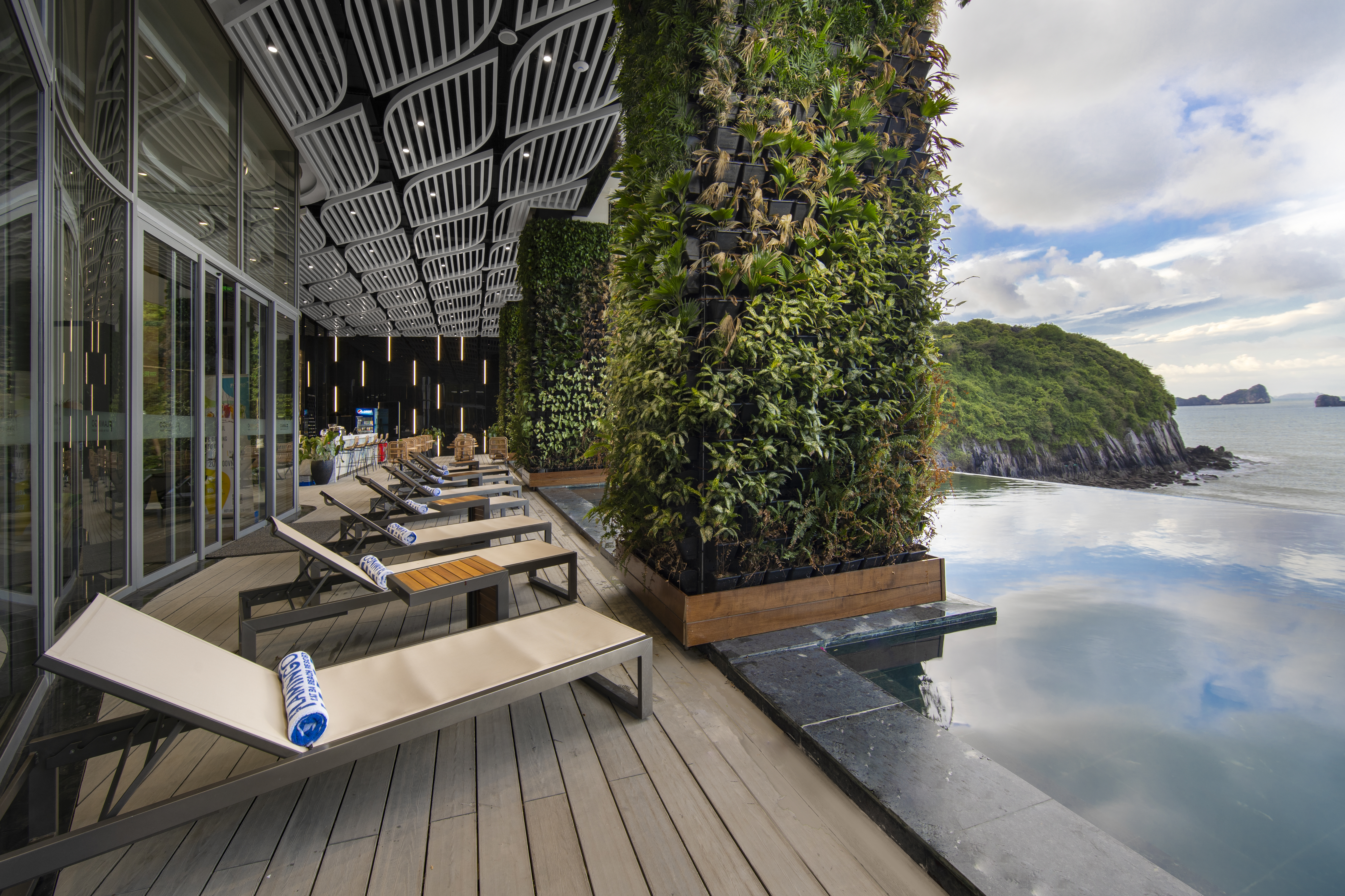 flamingo resort cat ba