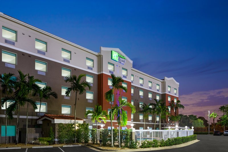 Holiday Inn Express & Suites Pembroke Pines-Sheridan St By Ihg,Fort Lauderdale>>Davie,3 star