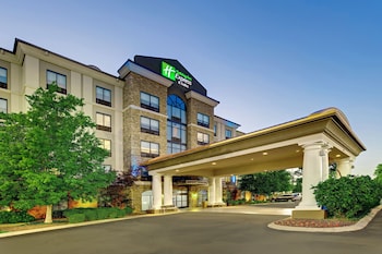 Holiday Inn Express Hotel And Suites Nashville-Opryland By Ihg,Tennessee>>Nashville,3 star
