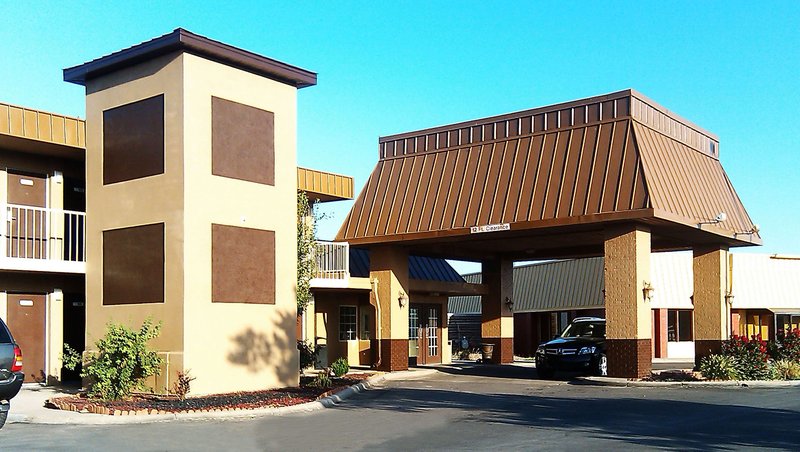 magnuson hotel red baron