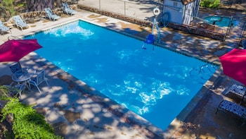 Black Forest Lodge And Cabins,Big Bear Lake>>Big Bear,2.5 star