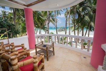 Nigi Nigi Too Beach Resort,Near Boat Station 1,3 star