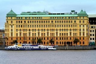 river palace hotel