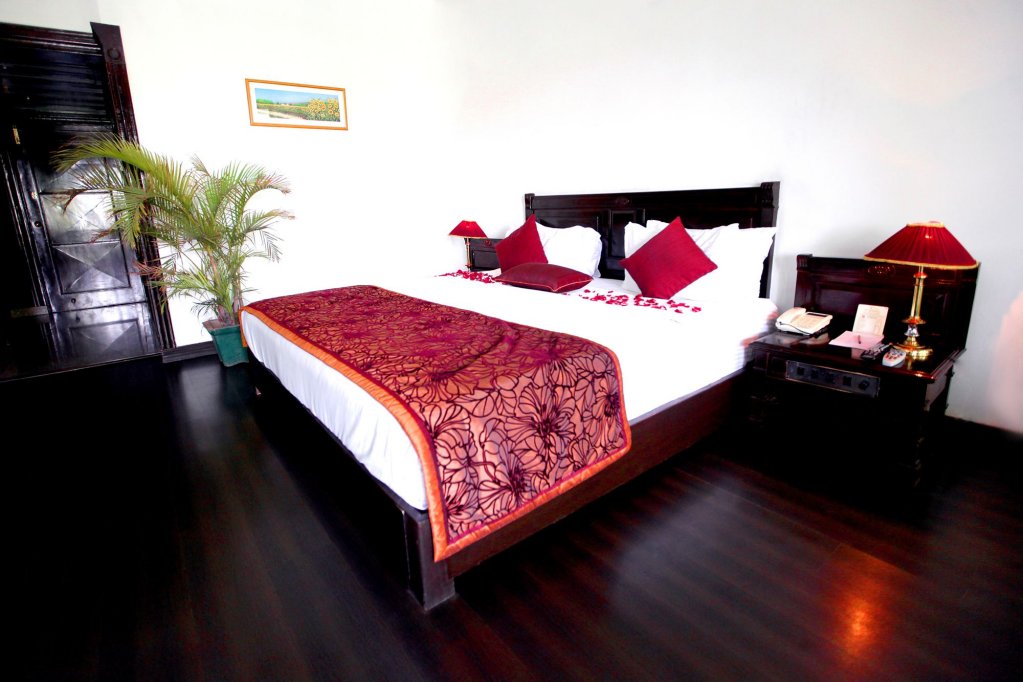 Hotel Kc Cross Road,Kalka>>Chandigarh,3 star