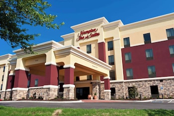 hampton inn and suites tulsa central