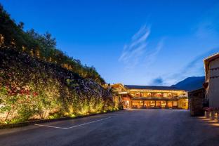 Jiuzhaigou Tibetan Barley Inn,,3 star