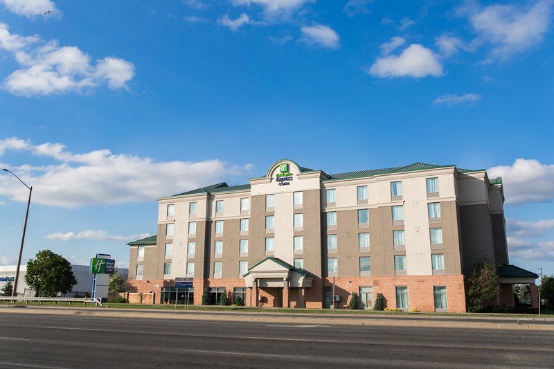 Holiday Inn Express & Suites Brampton, An Ihg Hotel