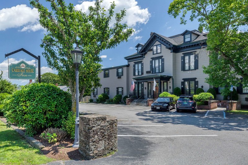 the carriage house inn newport