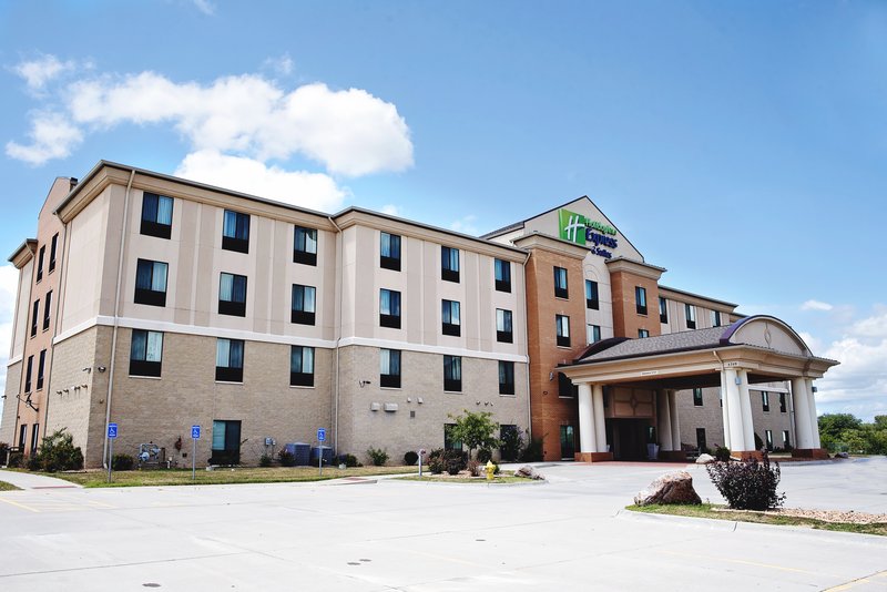holiday inn express and suites urbandale by ihg