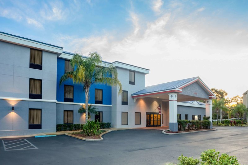 days inn and suites by wyndham lakeland
