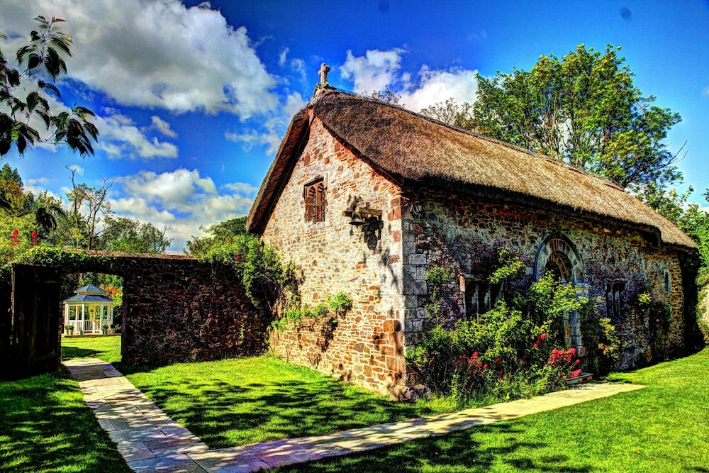 Bickleigh Castle Hotel