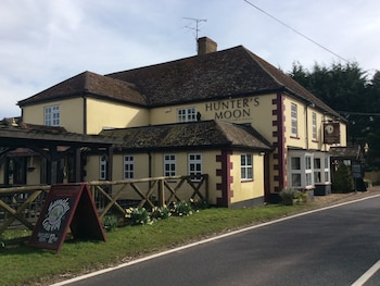 The Hunters Moon,Buckland Newton>>Bristol,3 star