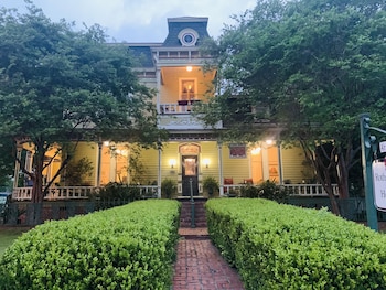 rothschild pound house inn