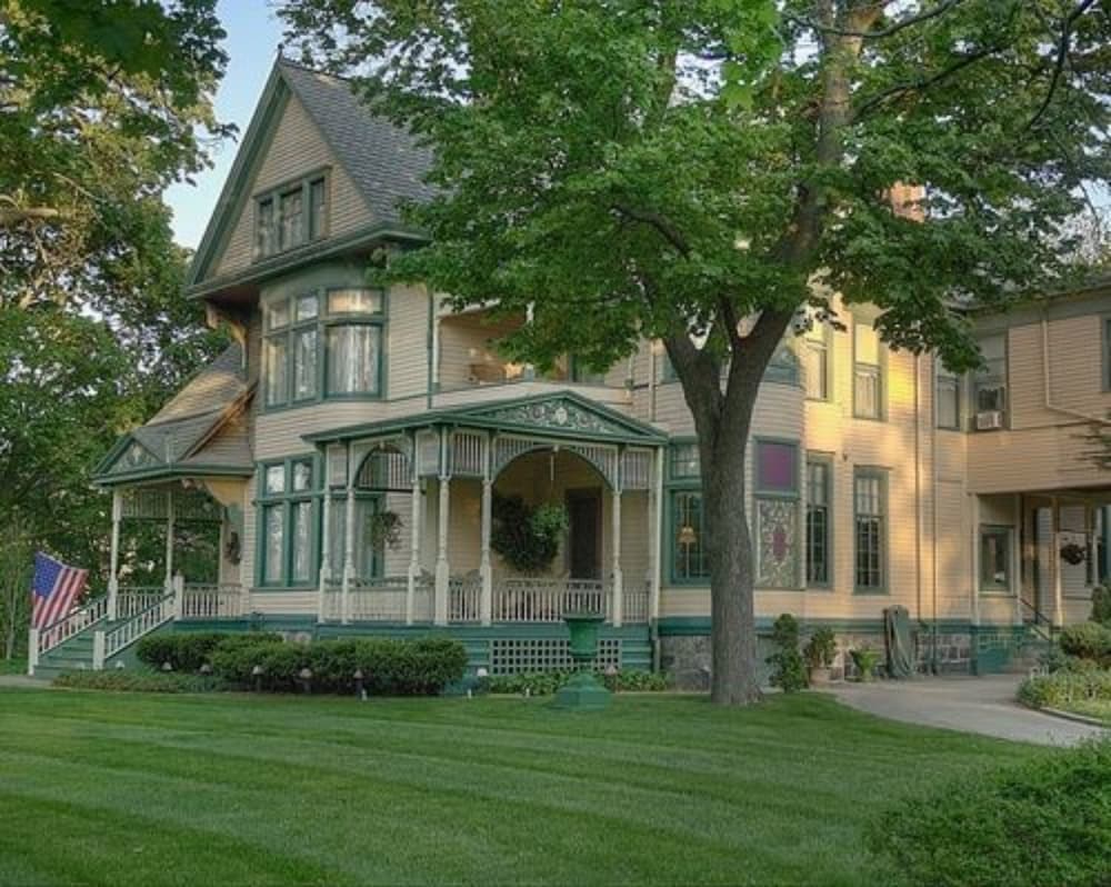 Oliver Inn Bed And Breakfast,South Bend>>Indiana,3.5 star