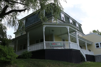 The Ballard House Inn,Center Harbor>>Belknap County,3.5 star