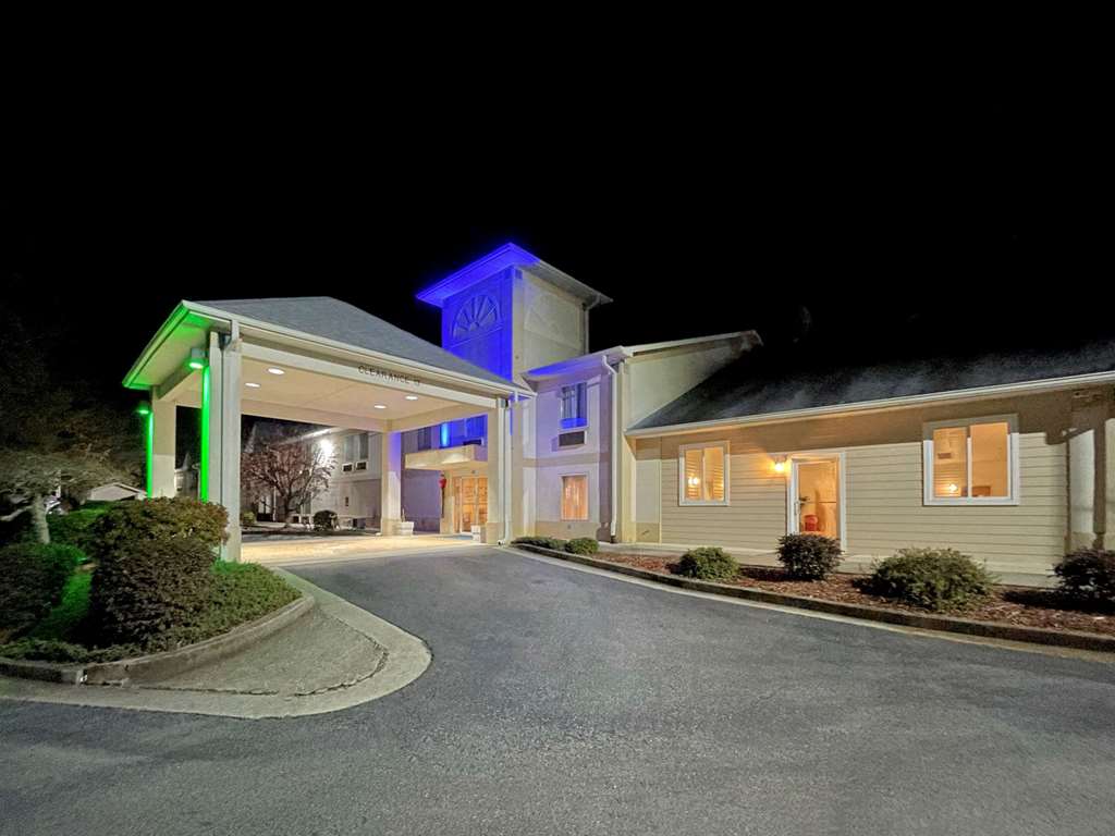 Quality Inn,Helen>>Dillard,2.5 star