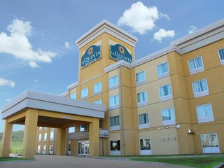 la quinta inn and suites by wyndham bismarck
