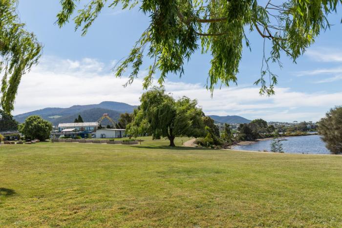 Riverfront Motel & Villas,Glenorchy>>Berriedale,3 star