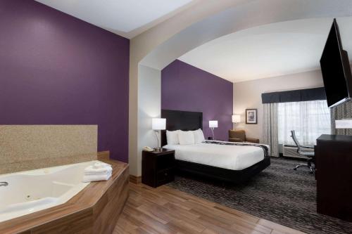 la quinta inn and suites by wyndham huntsville airport madison