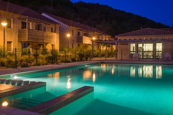 Vacanceole - Residence Le Clos Du Rocher,Near Musee National De Prehistoire,3 star