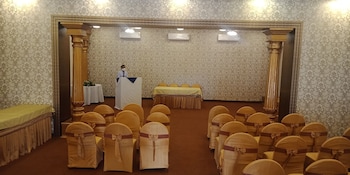 Hotel Landmark,Lashkar,3 star