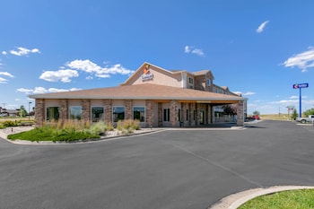 comfort inn and suites near university of wyoming