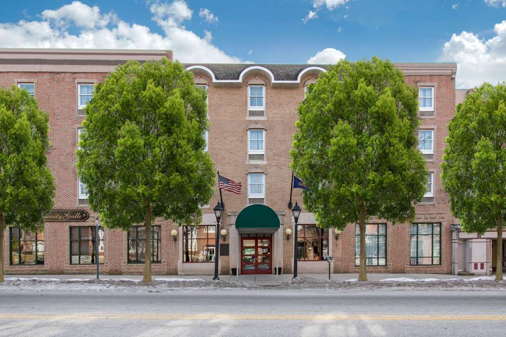 Clarion Hotel & Suites University - Shippensburg,Harrisburg>>Gettysburg,2.5 star