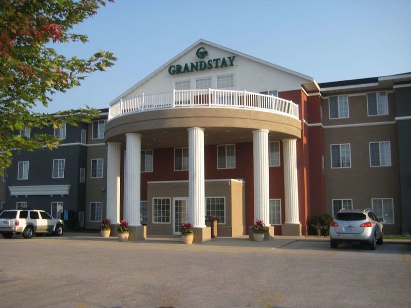 Grandstay Hotel & Suites