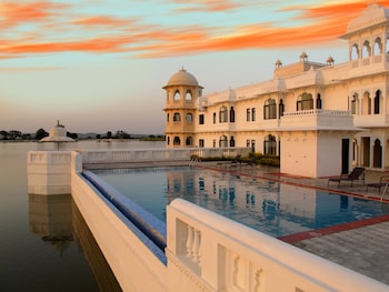 juSTa Lake Nahargarh Palace,Begun, Begun,4 star