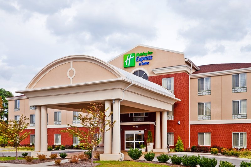 Holiday Inn Express & Suites Dickson, An Ihg Hotel