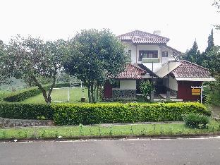Villa Chavaminerva Bata - Ciater,,2.5 star