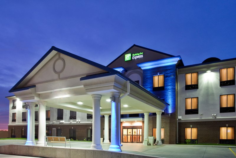 Holiday Inn Express & Suites Mcpherson, An Ihg Hotel